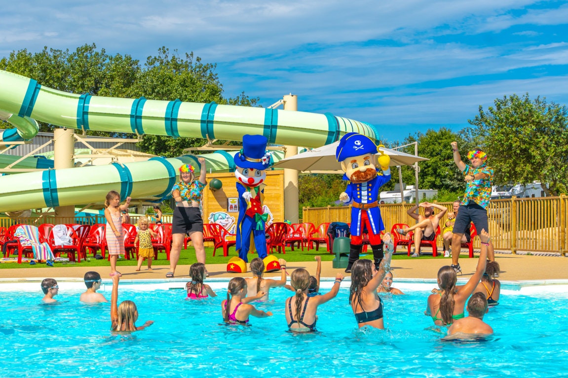 Camping Licorne  Camping Municipal de la Licorne - Wasseranimation im Freibad des Campingplatzes