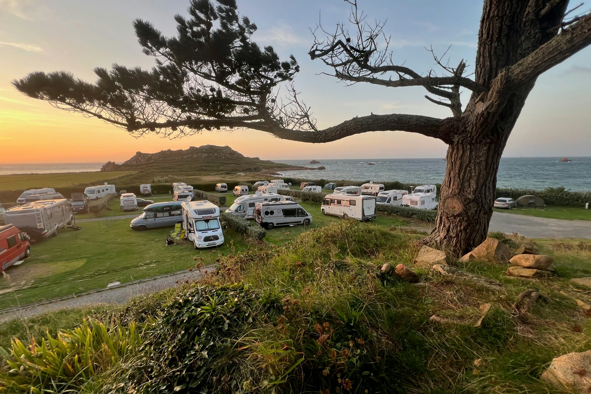Camping Municipal de la Mer - Blick auf den Campingplatz bei Sonnenuntergang