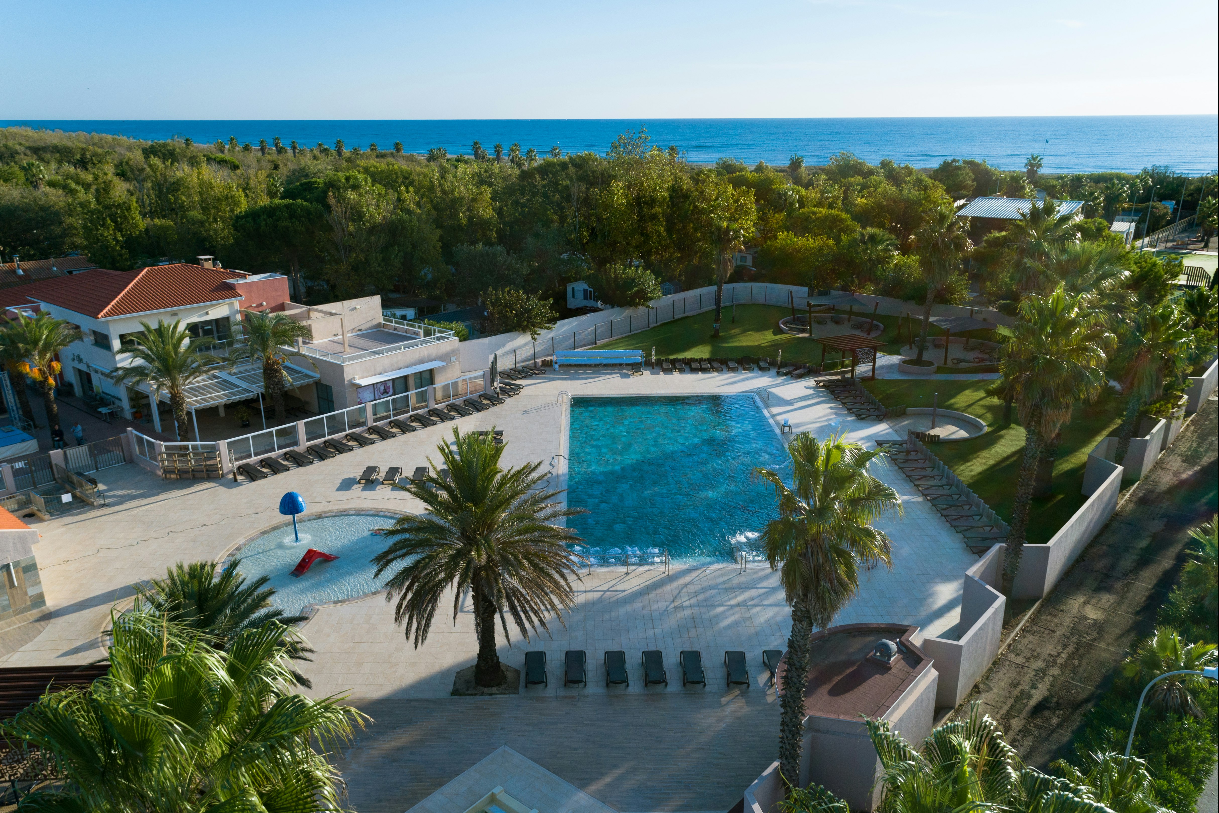 Camping de la Plage  Camping Municipal de la Plage - Blick auf den Pool auf dem Campingplatz