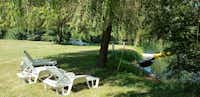 Camping Municipal de la Plage - Stellplätze im Grünen direkt am Ufer des Bachs