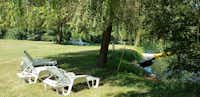 Camping Municipal de la Plage - Stellplätze im Grünen direkt am Ufer des Bachs