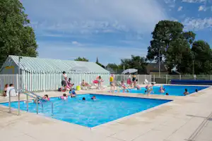 Camping Municipal de la Route d'Or - Pool auf dem Campingplatz