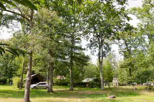 Camping Municipal de la Varenne - Wohnmobil- und Wohnwagenstandplätze auf der Wiese