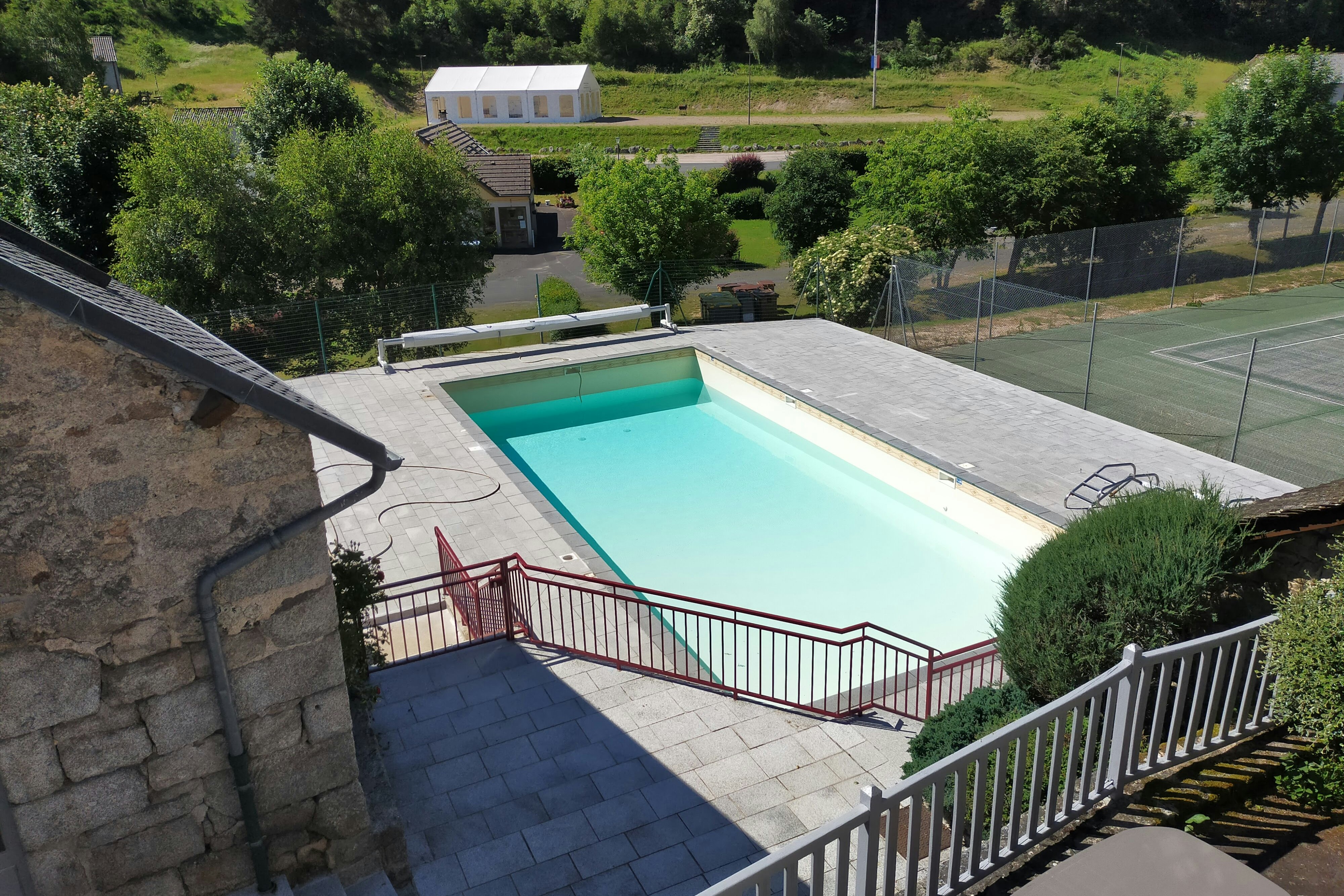 Camping Municipal de Saint Just  - Pool im Freien auf dem Campingplatz