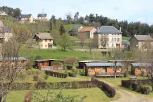 Camping Municipal de Saint Just - Blick auf die Standplätze und Mietunterkünfte des Campingplatzes