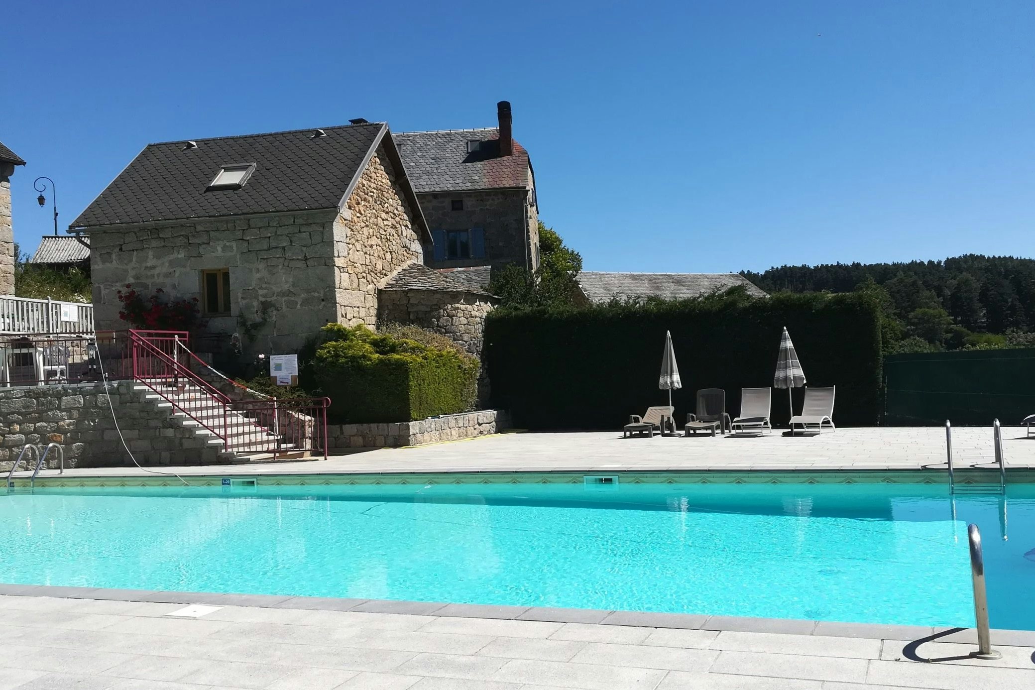 Camping Municipal de Saint Just - Pool im Freien auf dem Campingplatz