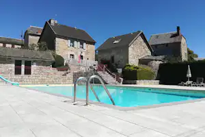 Camping Municipal de Saint Just - Poollandschaft mit Sonnenliegen