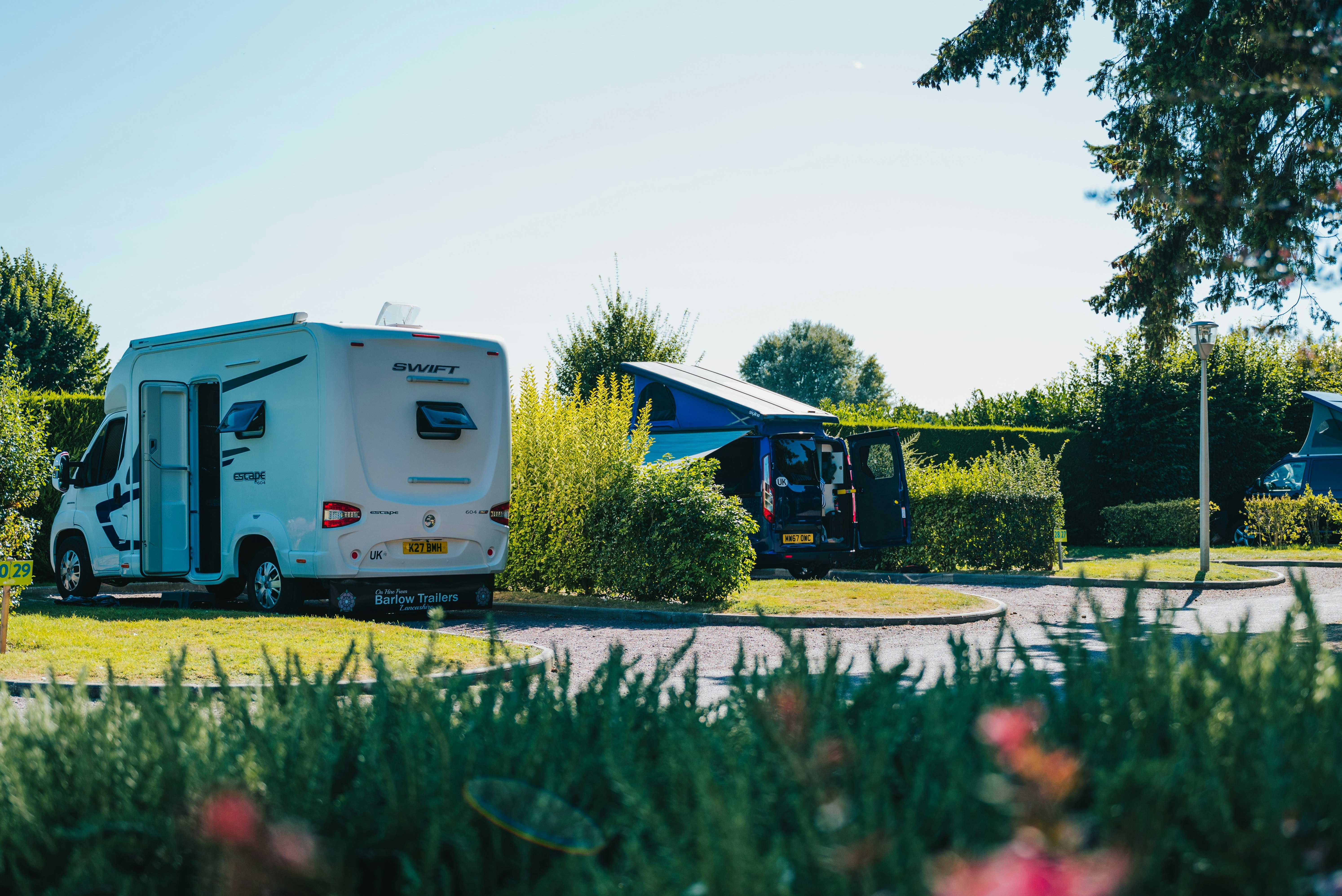 Camping Municipal des Bords de l'Aure - Standplätze auf dem Campingplatz