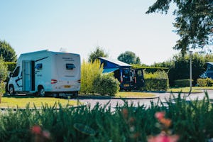 Camping Municipal des Bords de l'Aure - Standplätze auf dem Campingplatz
