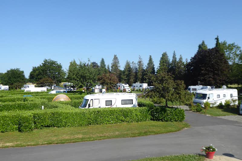 Camping Municipal Le Vieux Châtel - Wohnmobilstellplätze auf dem Campingplatz