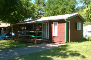 Camping municipal -Les Bords de Lyonne- - Mobilheim mit Veranda auf dem Campingplatz