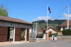 Camping Municipal Les Feuilles - Einfahrt und Rezeption vom Campingplatz