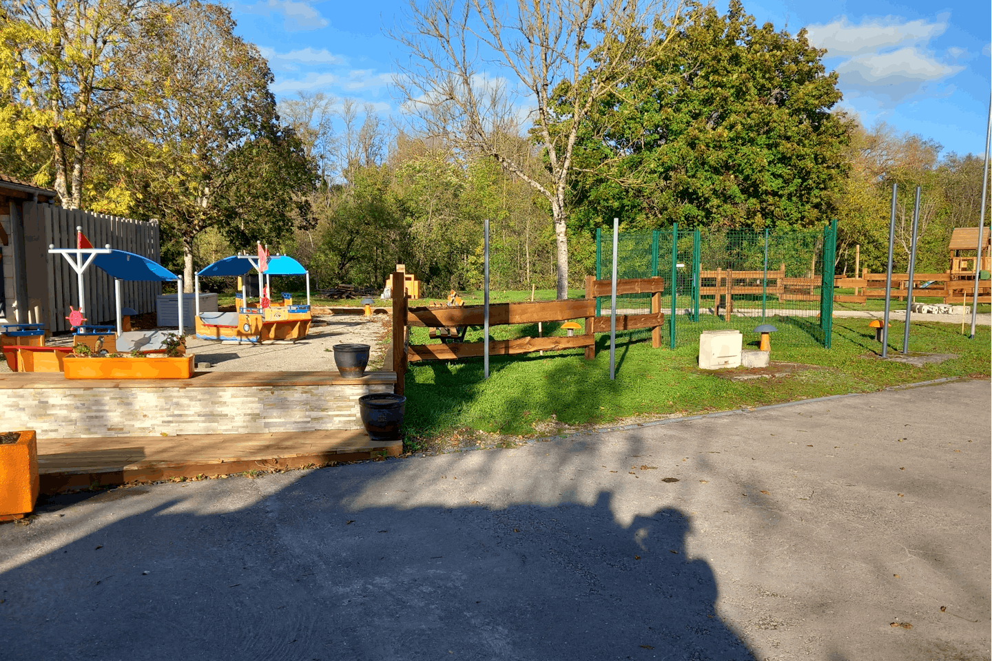 Camping Municipal Les Iles - Kinderspielplatz auf dem Campingplatz