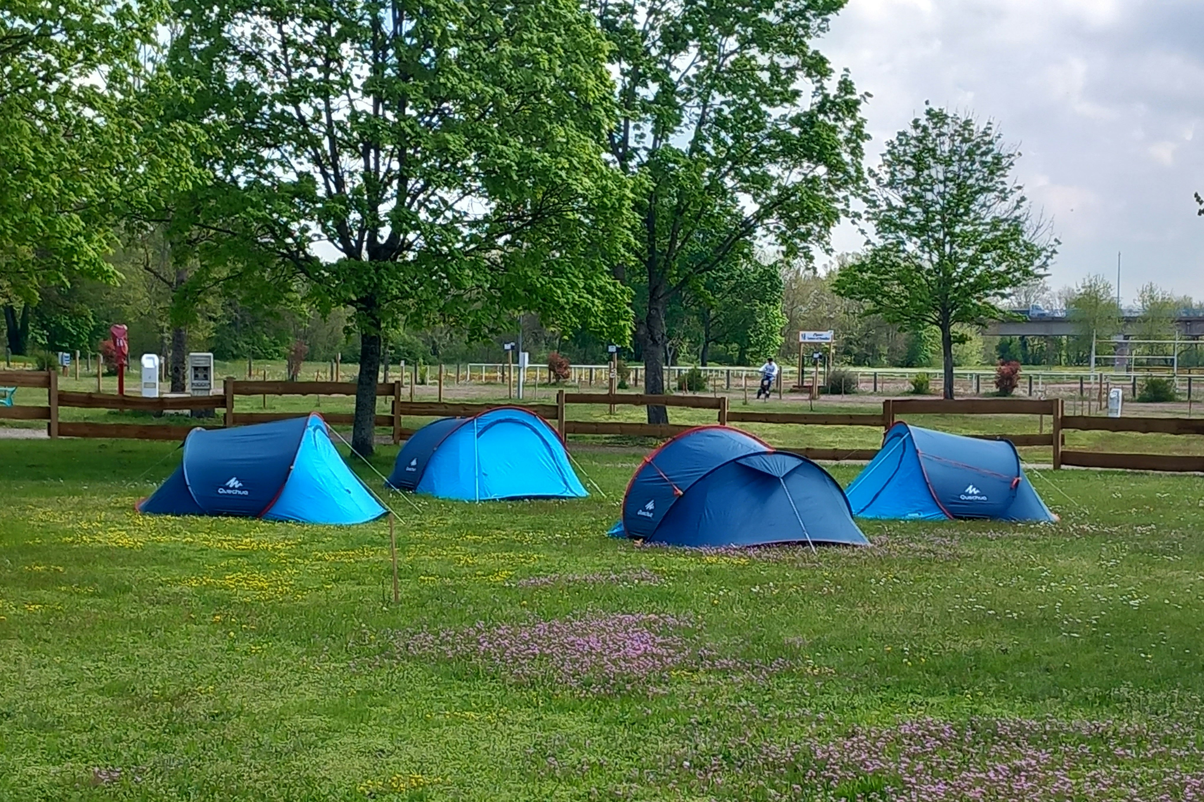 Camping l'ile aux mille Charmes Campingwiese für Zelte