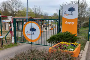 Camping l'ile aux mille Charmes Eingang zum Campingplatz
