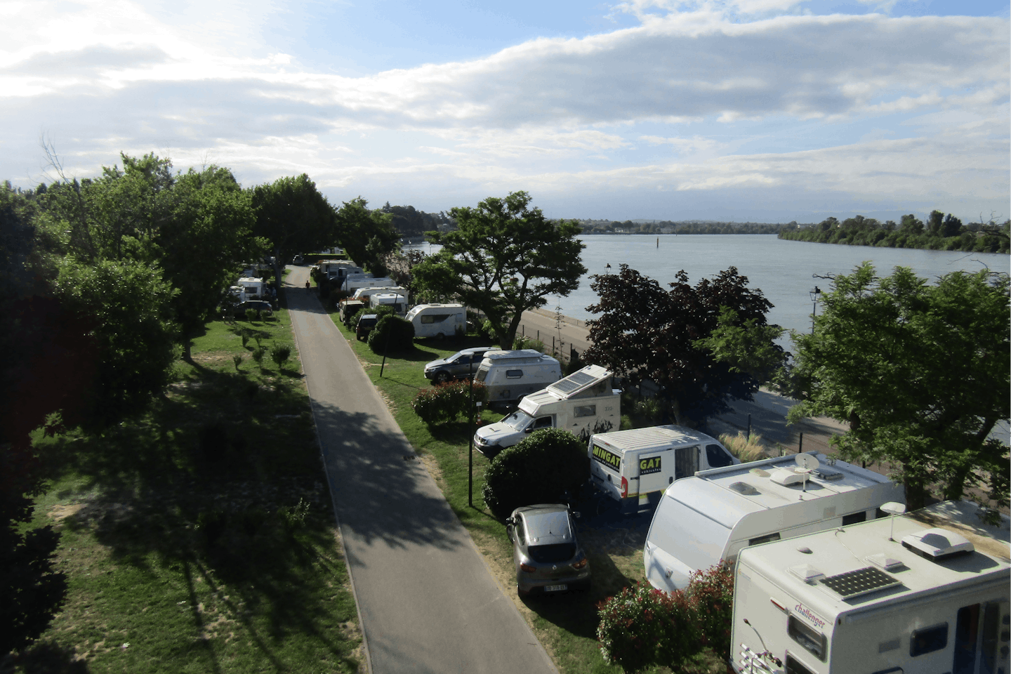 Camping Municipal Les Lucs  -  Stellplatz vom Campingplatz am Fluss