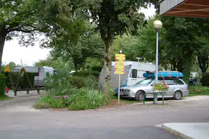 Camping Municipal Louis Rigoly - Spielplatz und Wohnwagen- und Zeltstellplatz auf dem Campingplatz