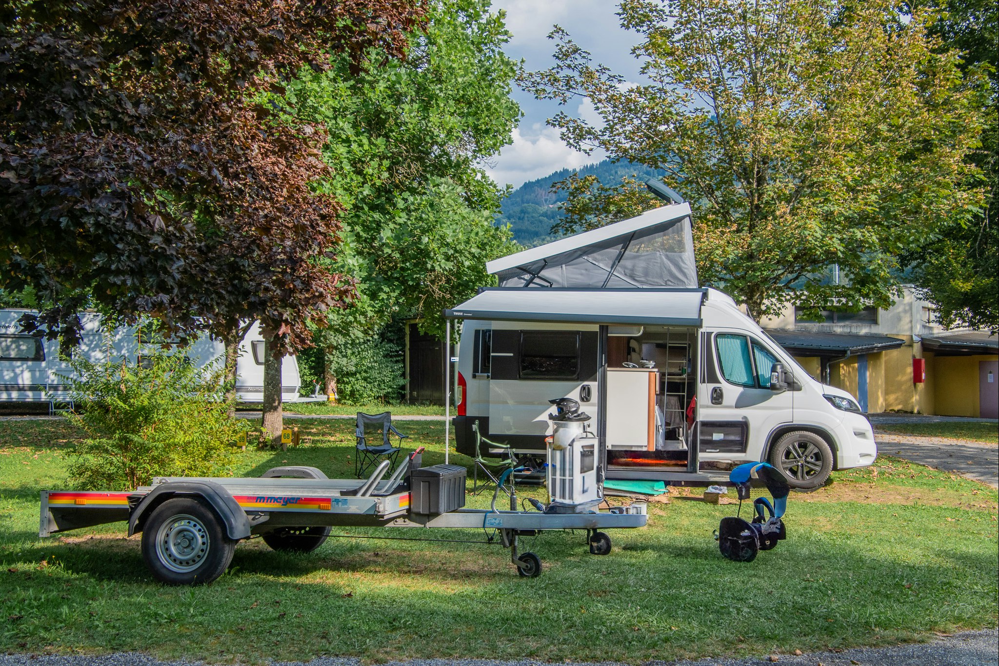Onlycamp Camping Les Thézières  Camping Municipal Thézières - Standplätze auf dem Campingplatz