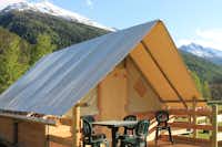 Camping Municipal Val d'Ambin - Glamping Zelt auf dem Campingplatz mit Blick auf die Berge