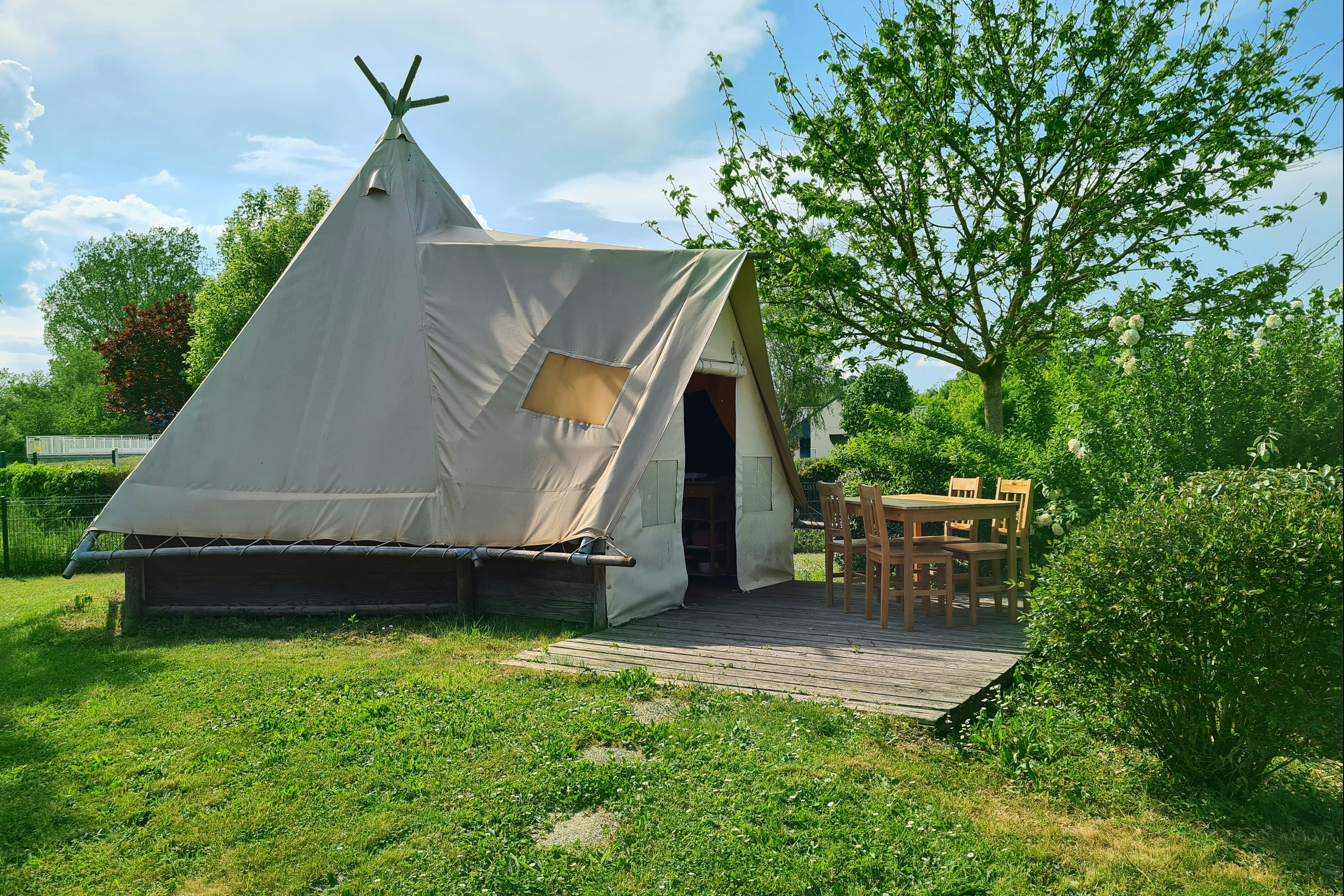 Camping Municipal Val de Braye - Glamping-Zelt auf dem Campingplatz