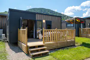 Camping de Kaysersberg Camping Municipal - Außenansicht Mobilheim mit Veranda