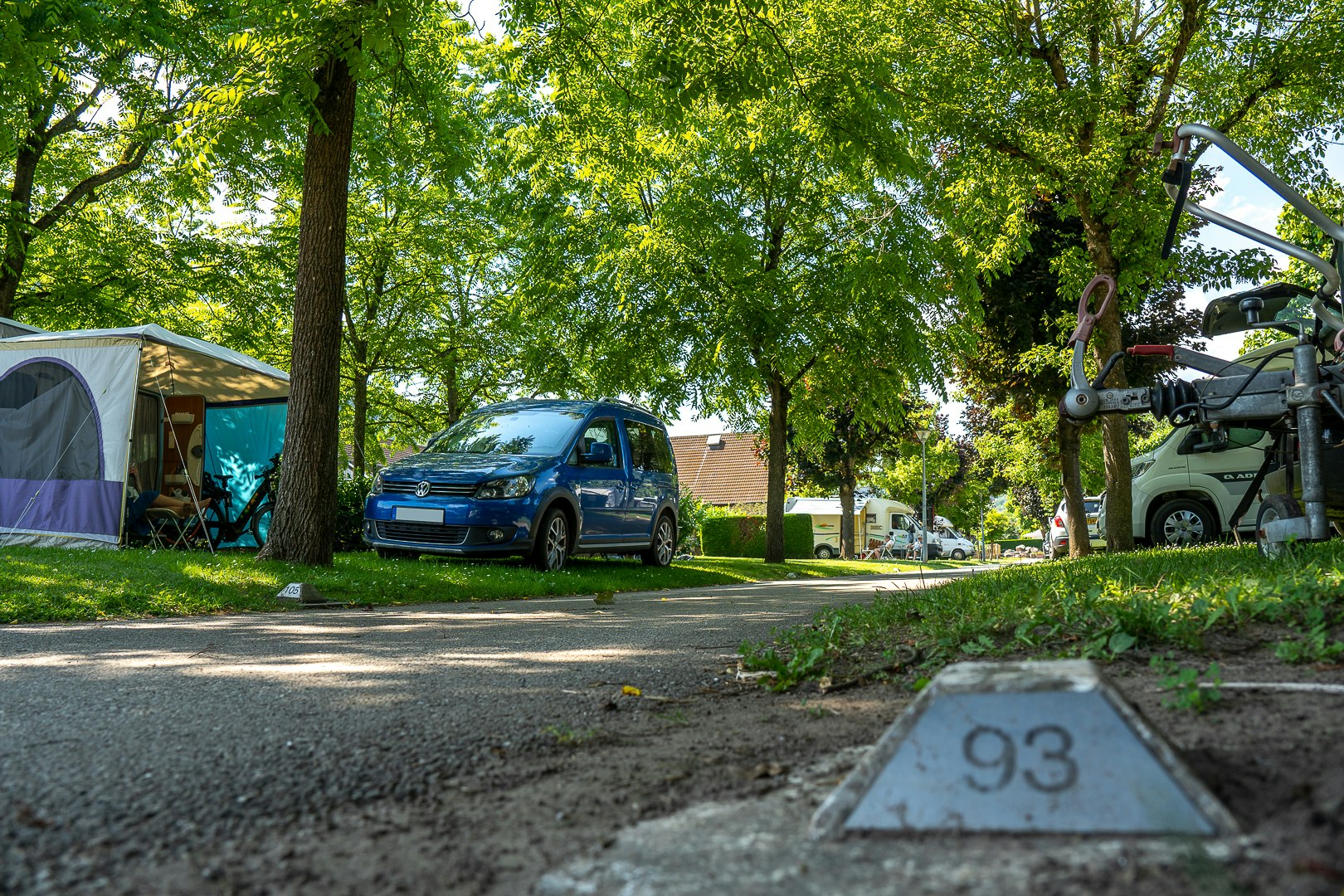 Camping de Kaysersberg  Camping Municipal - Wohnwägen auf Standplätzen des Campingplatzes