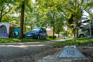 Camping de Kaysersberg Camping Municipal - Wohnwägen auf Standplätzen des Campingplatzes