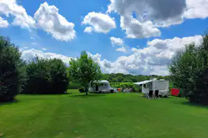 Camping Munnickenheide - Stellplätze auf dem Campingplatz im Grünen
