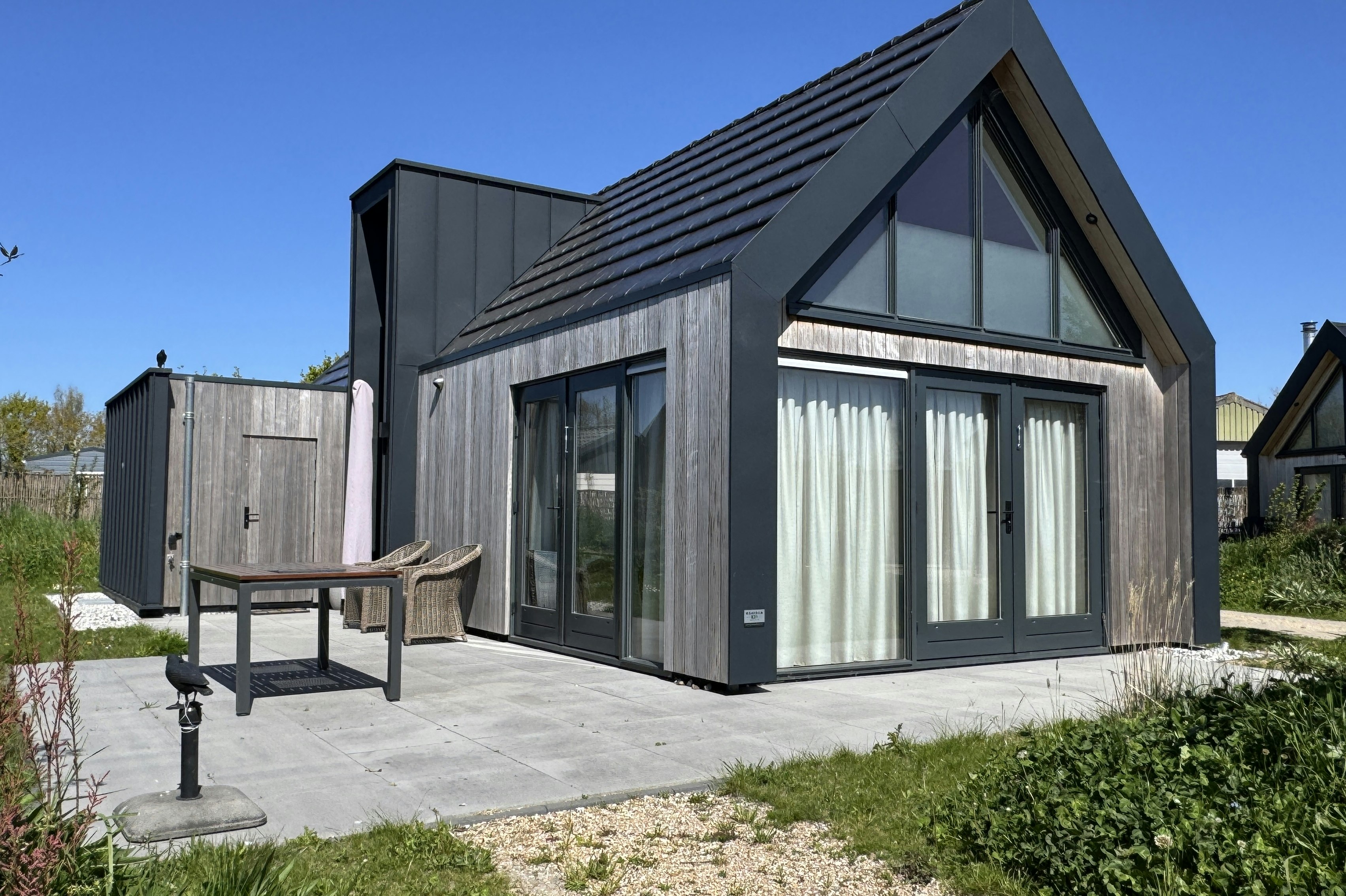 Camping Muralt  - Mobilheim mit Terrasse auf dem Campingplatz
