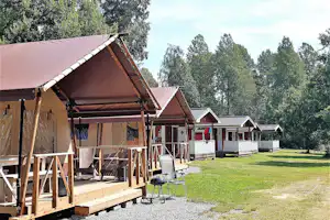 Camping Mycklaflons - Mobilheime auf der Wiese
