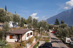 Camping Nanzel - Campingplatz Luftaufnahme mit Blick auf die Berge