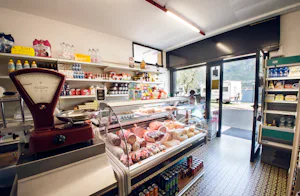 Camping Nanzel - Innenansicht von dem Supermarkt auf dem Campingplatz