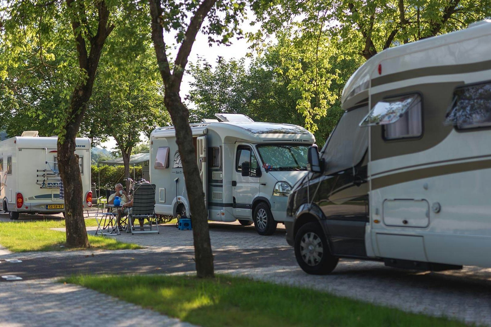 Camp Natura  Camping Natura - Standplatzreihen des Campingplatzes