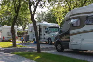 Camp Natura Camping Natura - Standplatzreihen des Campingplatzes