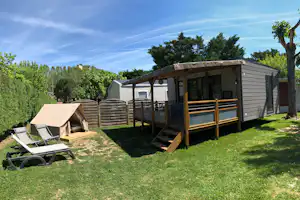 Camping Nature Parc L'Ardéchois - Mobilheim und Kinderzelt auf dem Campingplatz