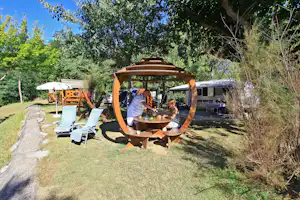 Camping Nature Parc L'Ardéchois - Picknick im Park des Campingplatzes