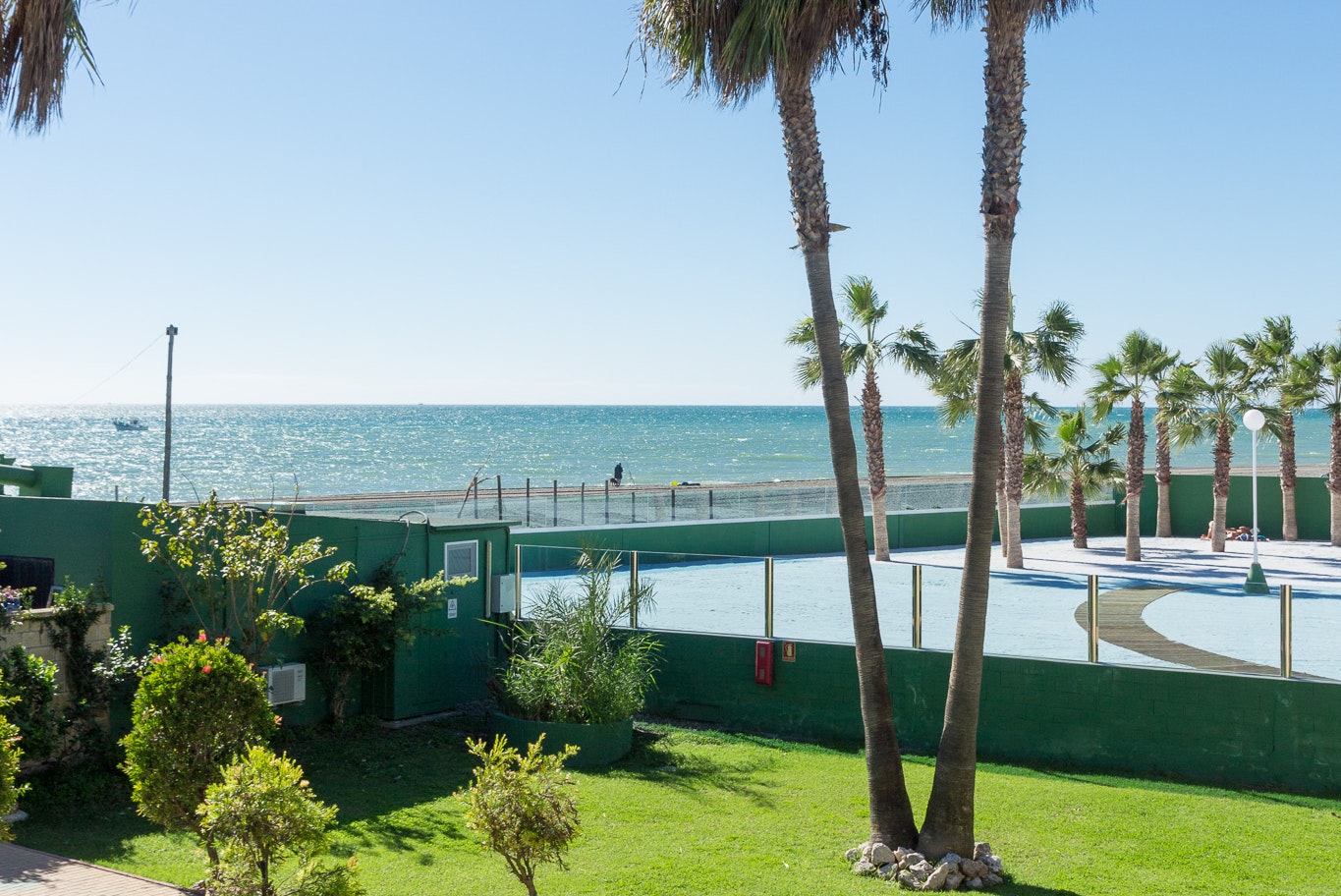 FKK Camping & Bungalows Naturist Almanat - Blick auf den Campingplatz am Meer