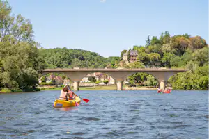 Camping Naturiste Le Couderc - Kanufahren auf dem Fluss als Freizeitaktivität