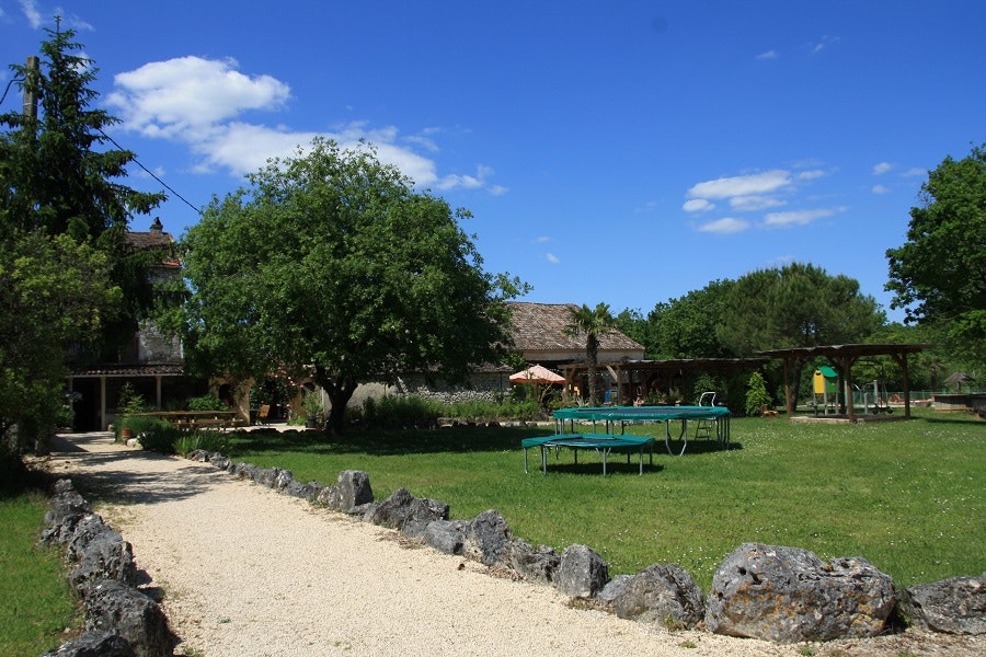 Camping Naturiste Le Couderc - Trampolin   auf dem Campingplatz