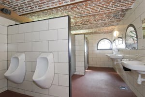 Camping Natuurlijk Limburg - Innenansicht des Sanitärgebäudes