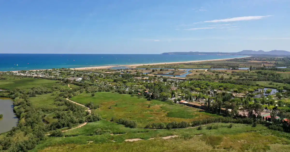Liegt der Camping Nautic Almata am Meer?