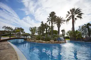 Camping Nautic Almata - Pool im Freien auf dem Campingplatz