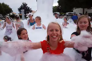 Camping Nauzan Plage - Schaumparty auf dem Campingplatz