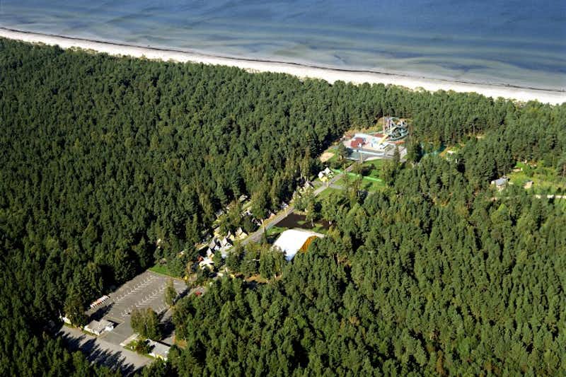 Camping Nemo  -  Campingplatz am Rigaischen Meerbusen aus der Vogelperspektive