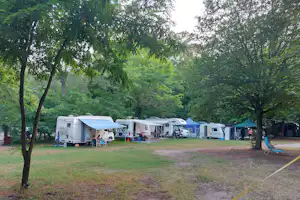 Camping Neptun H&B - Wohnmobil- und Wohnwagenstellplätze auf der Wiese