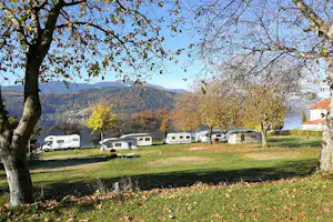 Camping Neubauer - Wohnwagen und Wohnmobile auf Stellplätzen