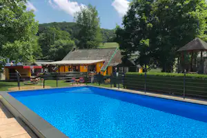 Camping Neumuhle - Campingplatzanlage mit Pool und Kinderspielplatz in der Sonne--