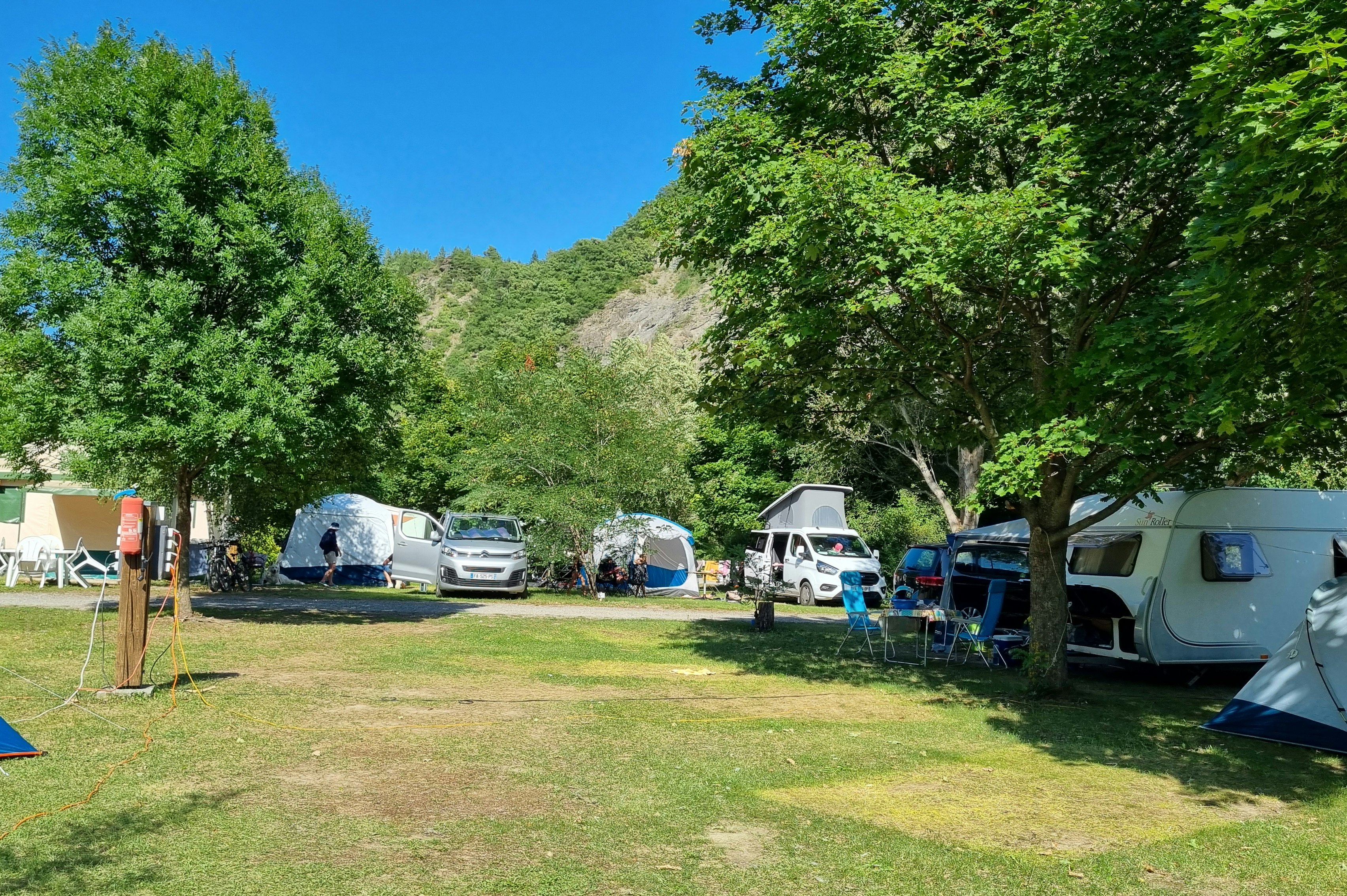 Camping New Rabioux - Wohnmobil- und Wohnwagenstandplätze auf der Wiese
