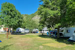 Camping New Rabioux - Wohnmobil- und Wohnwagenstandplätze auf der Wiese
