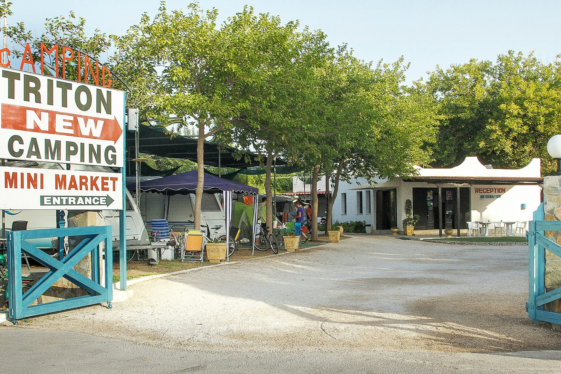 Camping New Triton -  Campingplatz Rezeption und Eingang zum Campingplatz